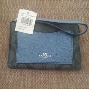 Coach F22713 Corner Zip Black Wristlet